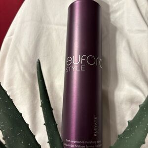 Eufora Style Finishing Spray in Purple